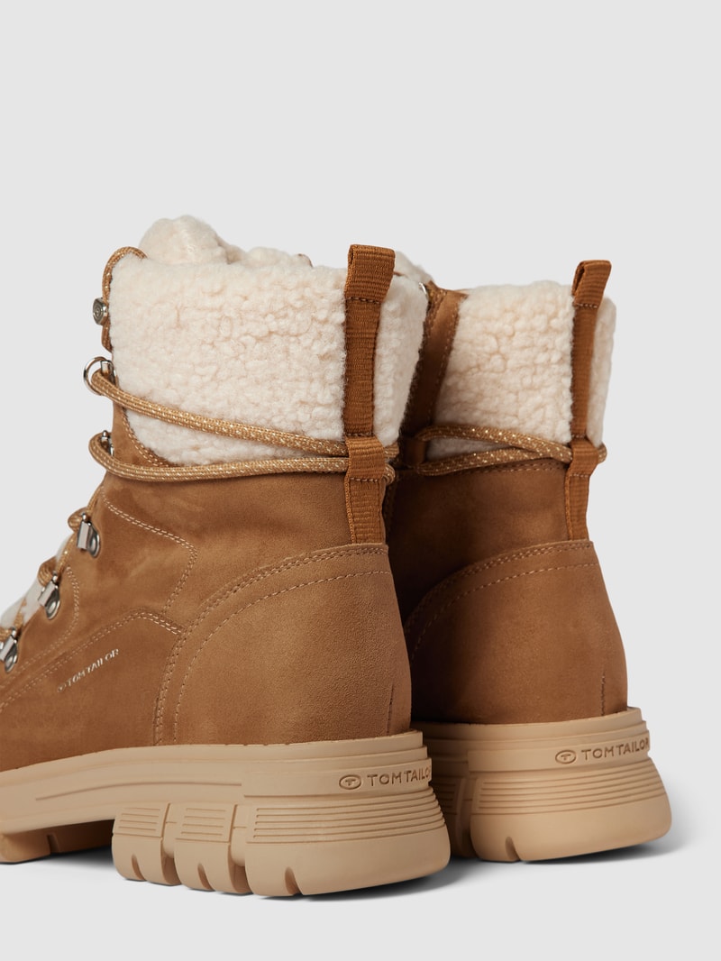 Snow Boots mit Teddyfell und profilierter Sohle in beige