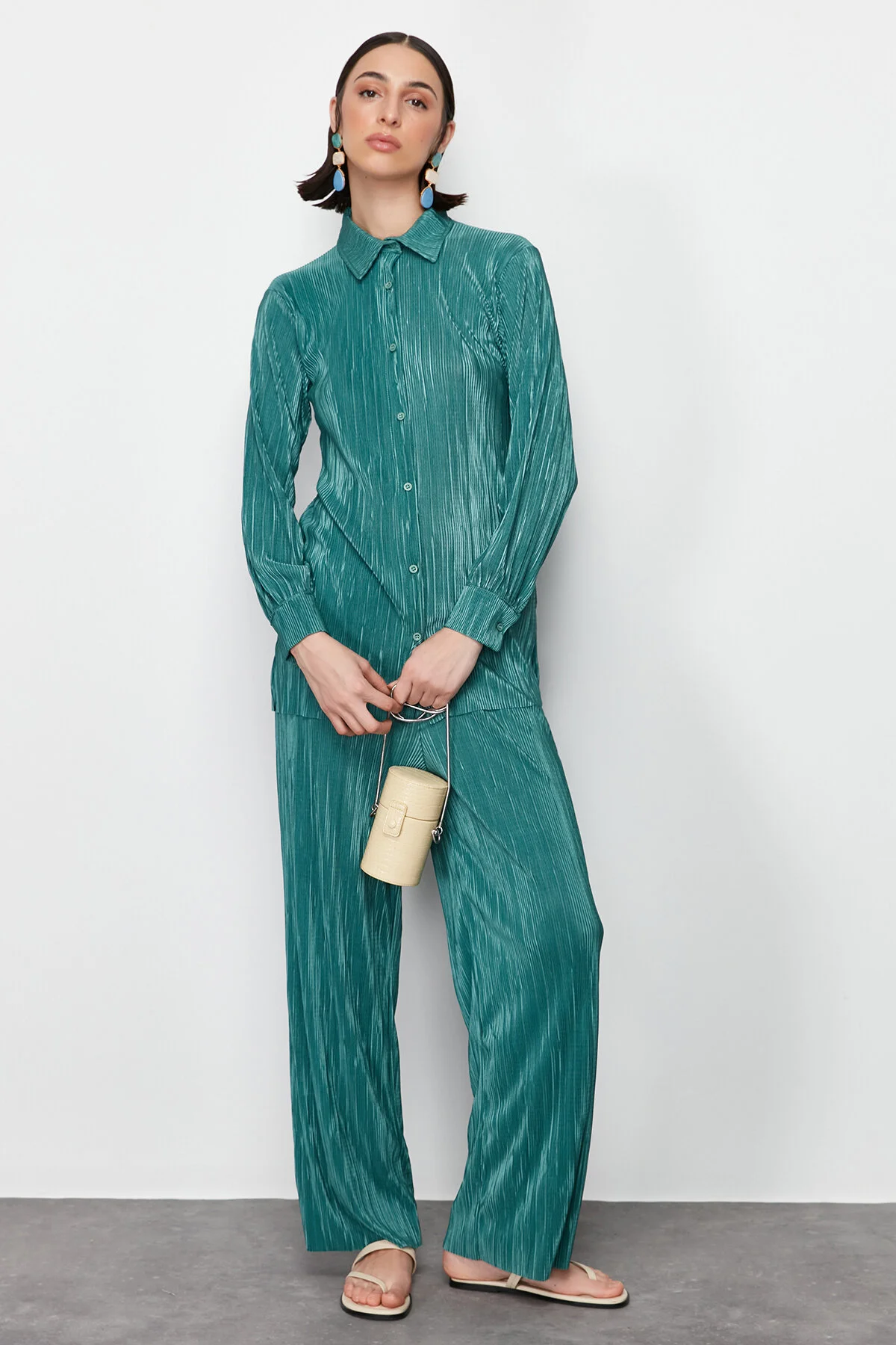 Trendyol Modest  Khakifarbenes Set aus gestricktem Oberteil und Unterteil in Wickeloptik TCTSS24US00041