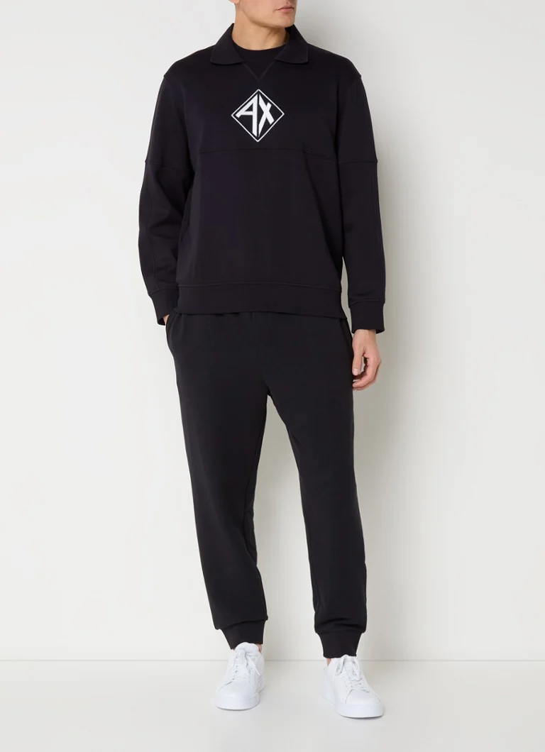 Sweter Armani Exchange z kołnierzykiem i nadrukowanym logo.