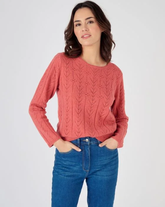 Pull maille ajourée et fleurs