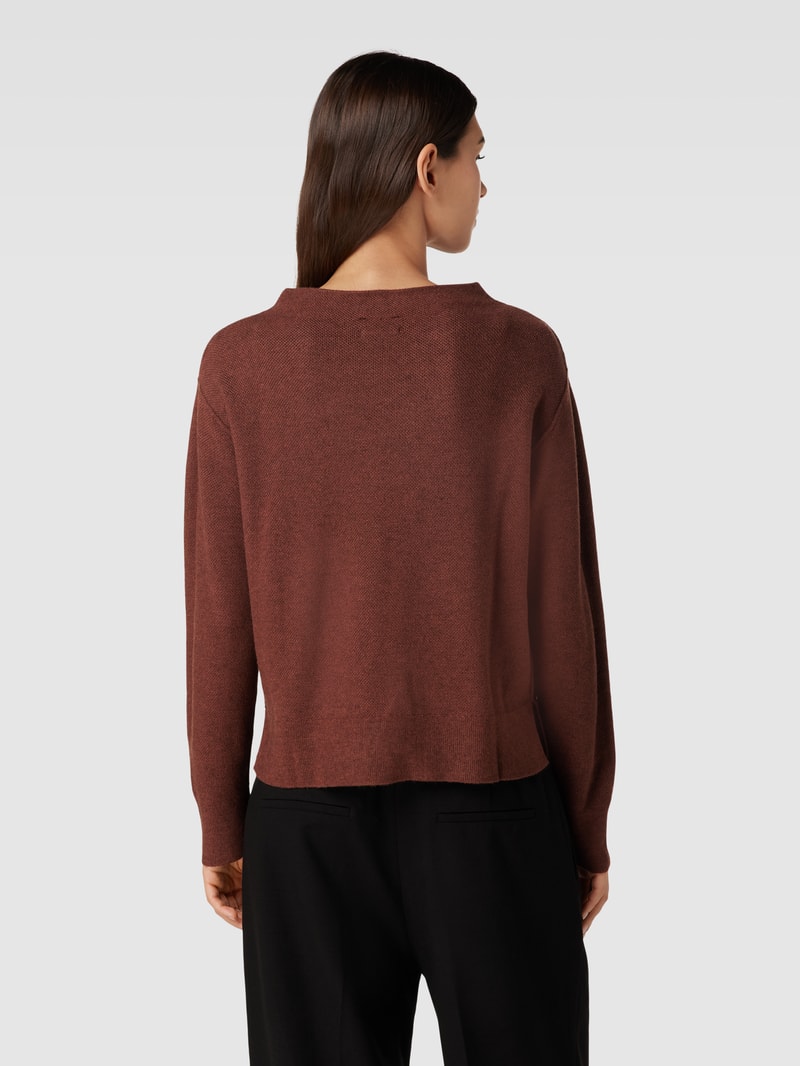 Strickpullover mit Ziernähten in mittelbraun