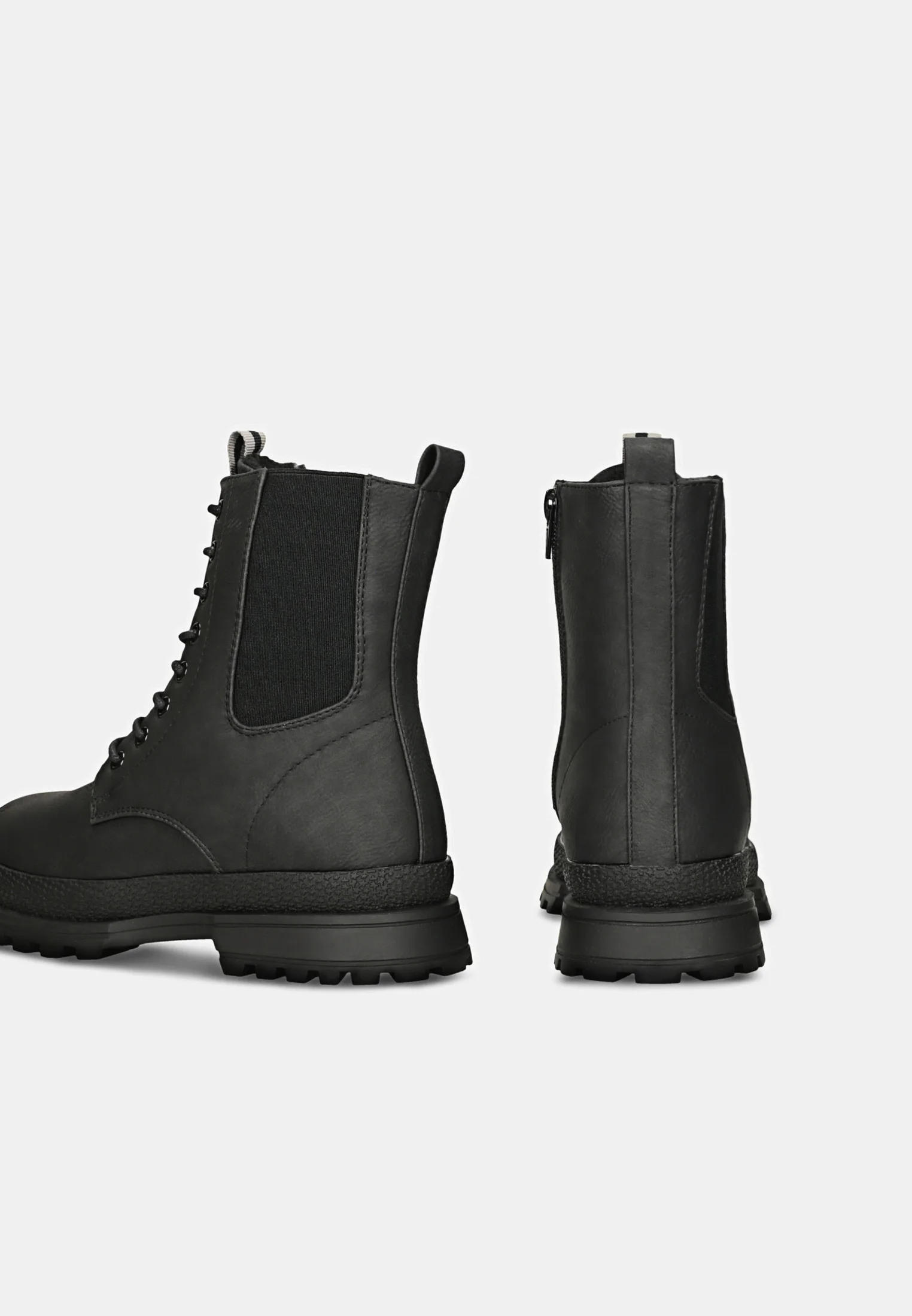 Botines con cordones Bata