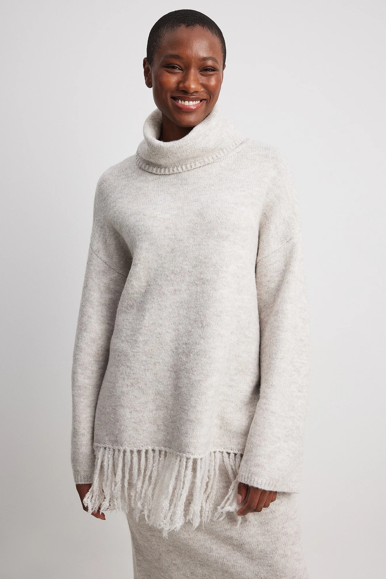 Rollkragenpullover aus Strick mit Fransen