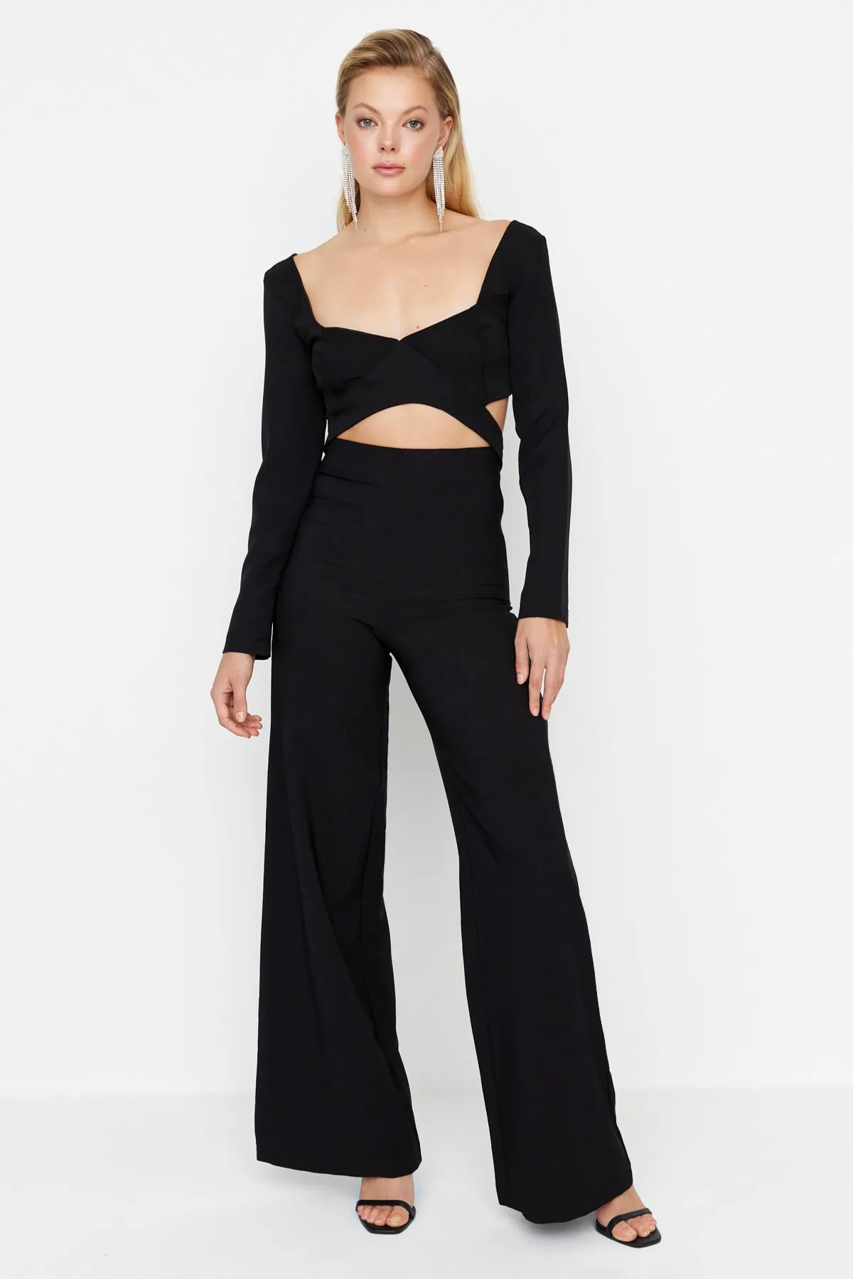 Trendyol Collection  Schwarze Webhose mit weitem Bein TPRAW23PL00025