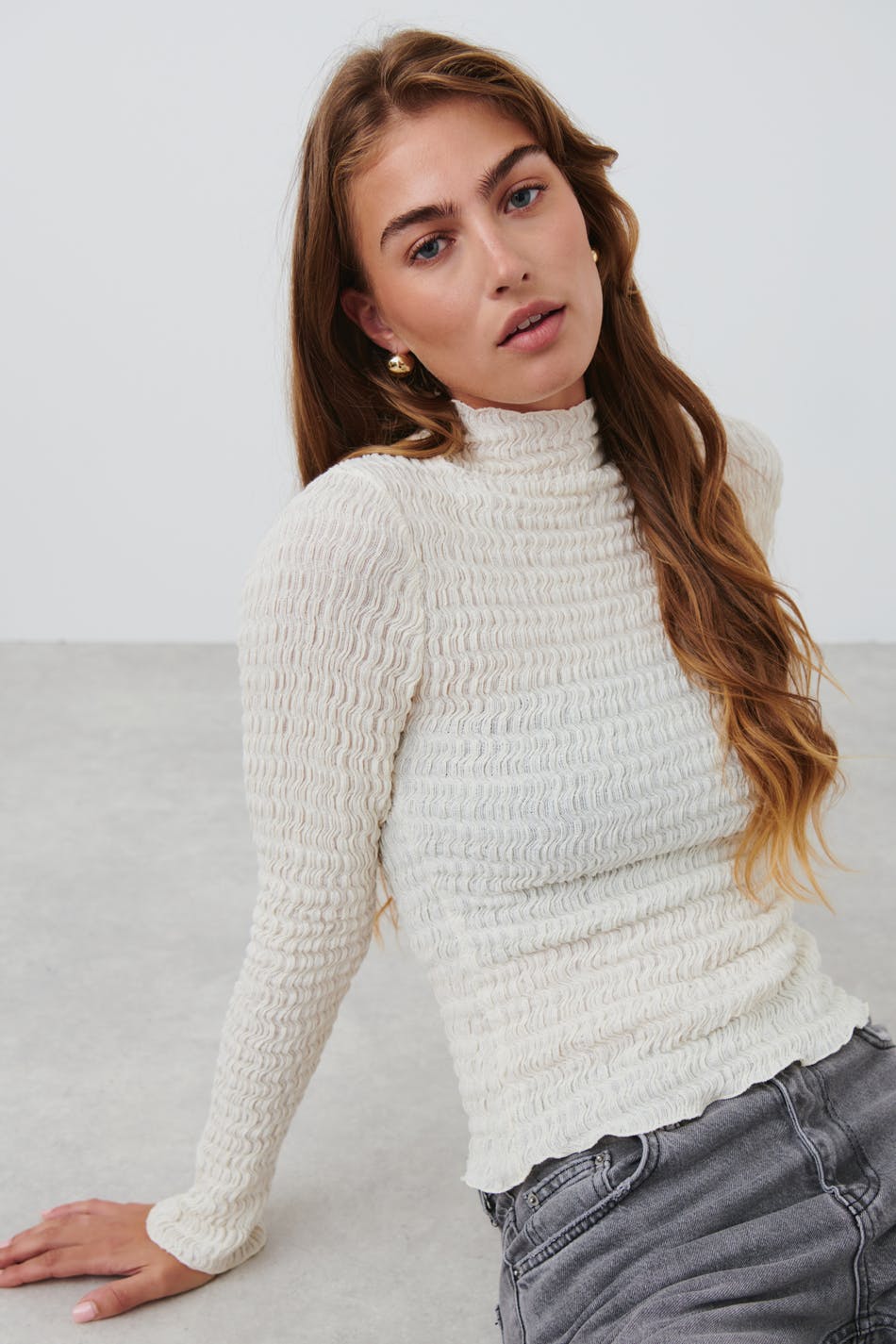 Structure funnel neck top