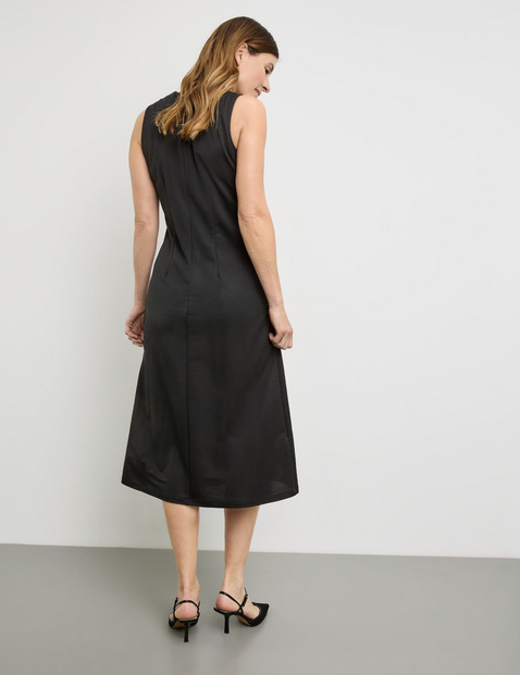 Midikleid mit Knotendetail