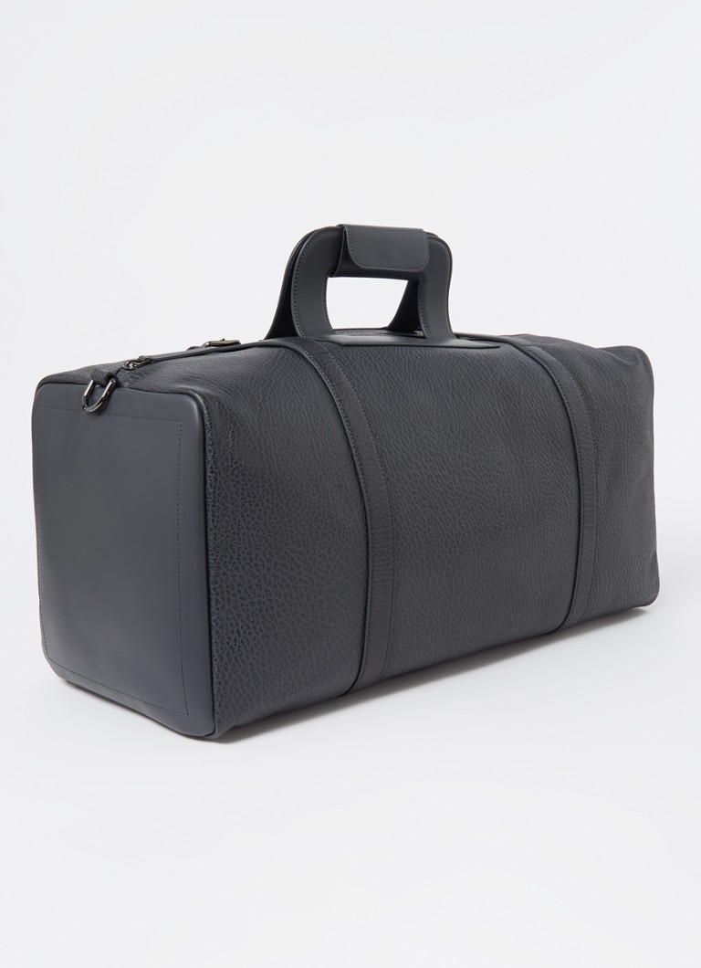 Borsa da weekend Emporio Armani in pelle di vitello con tracolla removibile.