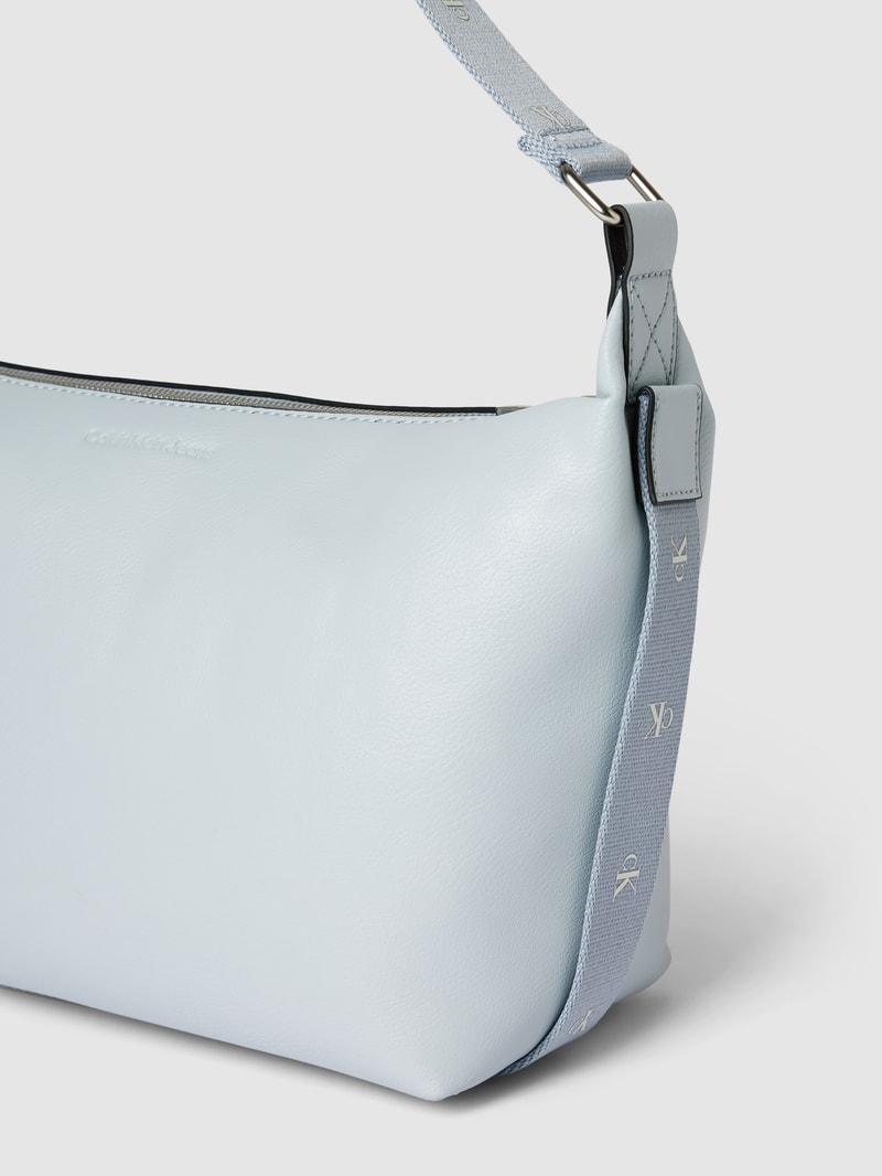 Handtasche mit Label-Details in hellblau