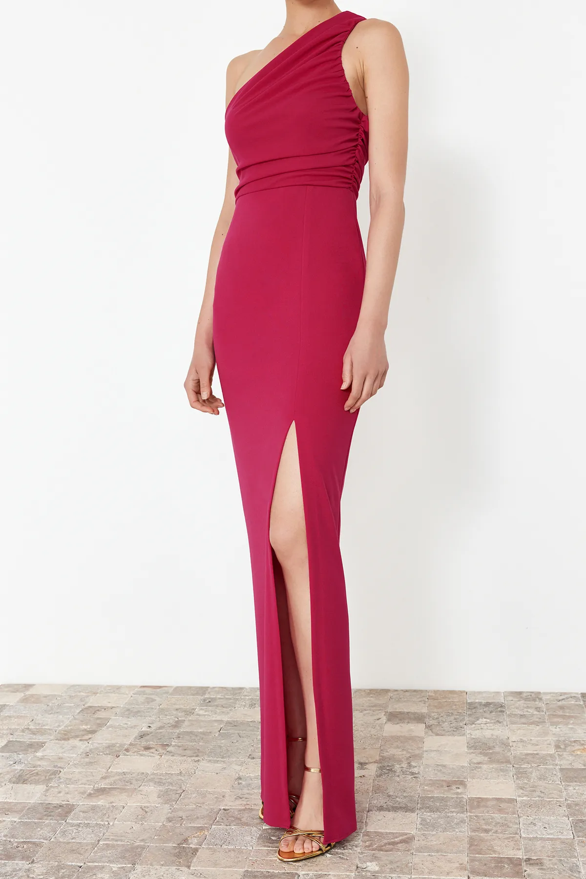 Trendyol Collection  Fuchsiafarbenes, figurbetontes, langes Abendkleid aus Strick TPRSS24AE00172
