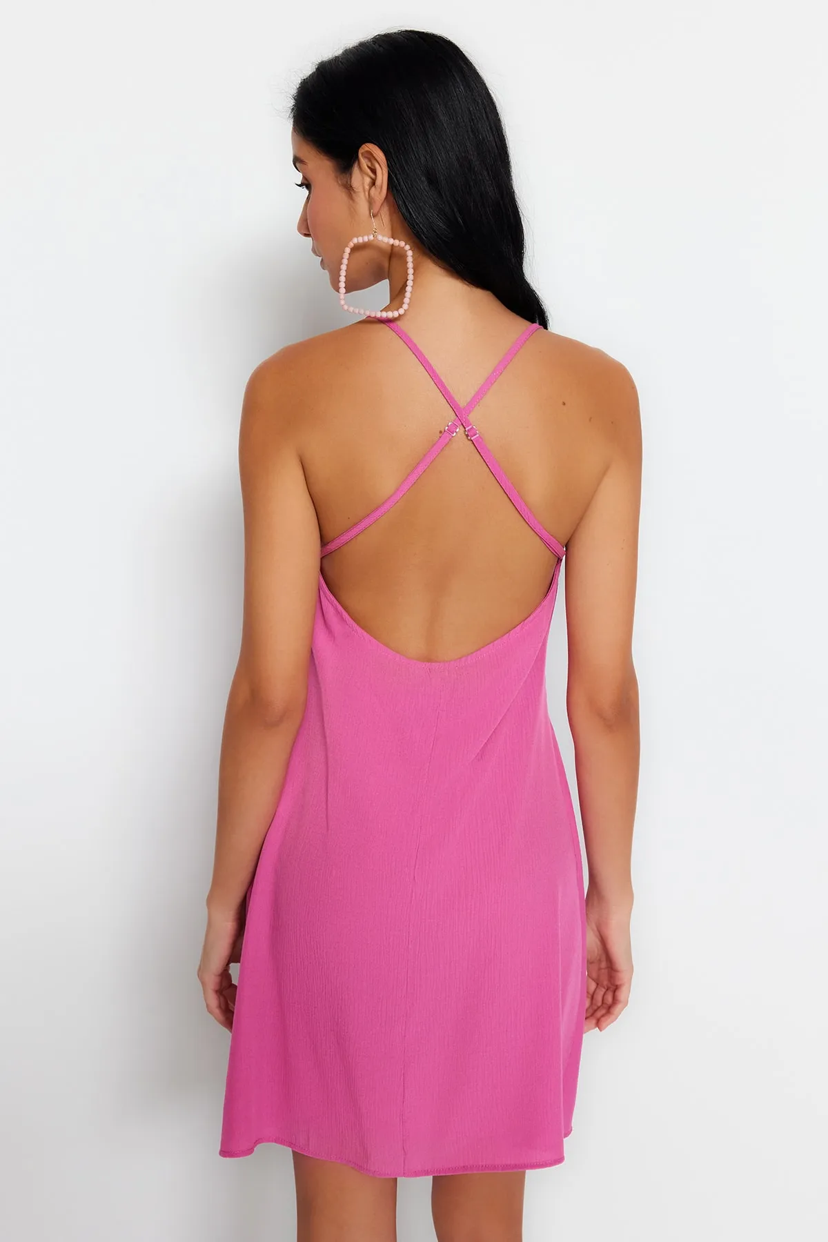 Trendyol Collection  Rosa gewebtes rückenfreies Mini-Strandkleid TBESS23EL00178