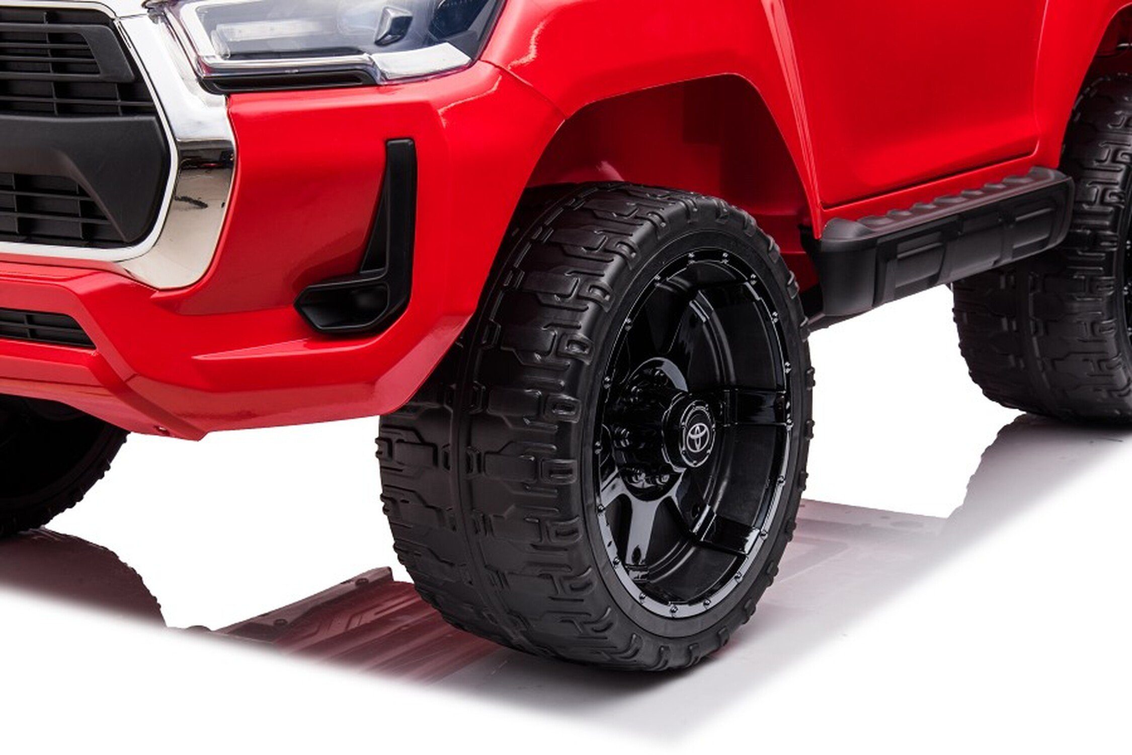 TPFLiving electric children's car Toyota Hilux - motor: 4 x 12V - battery: 1 x 12 Volt/14Ah, load capacity 40 kg, children's car - electric car with leather seat and seat belt