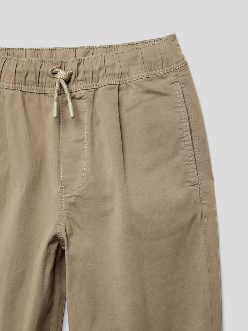 Slim Fit Stoffhose mit französischen Eingrifftaschen in camel