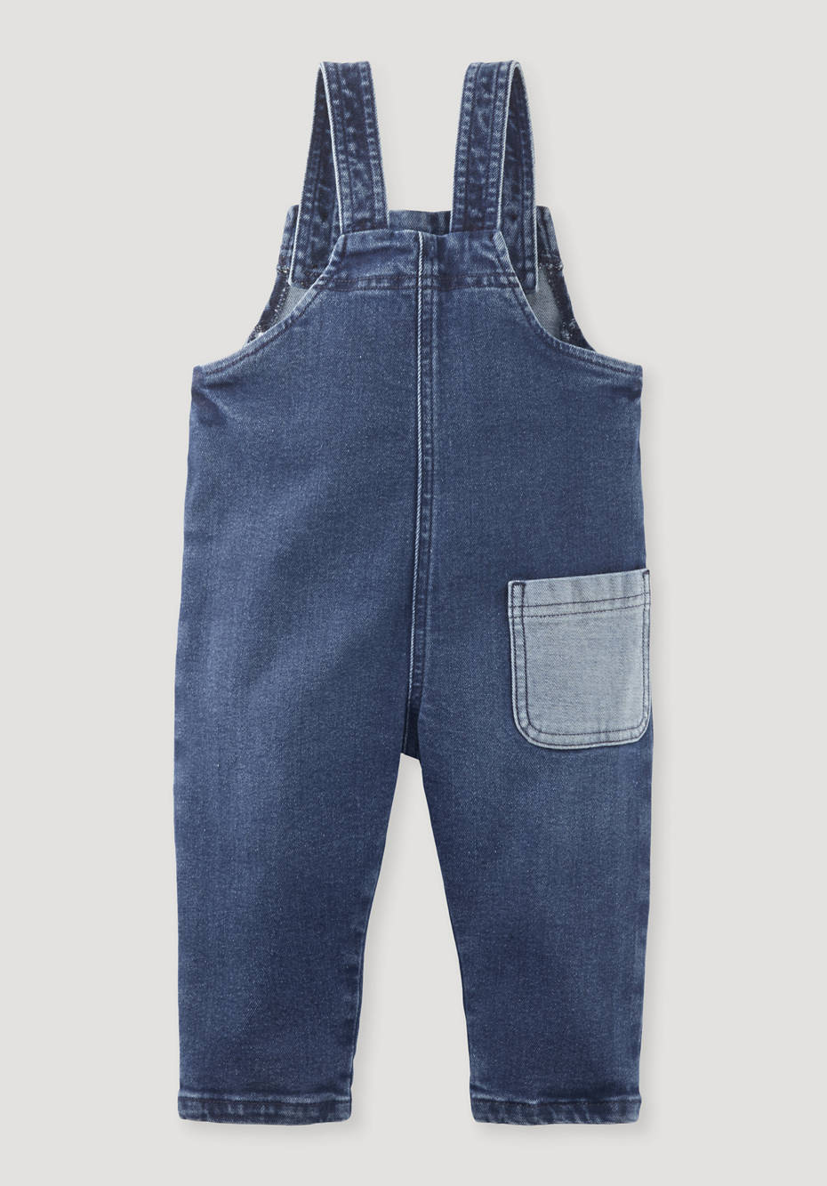 Jeans-Latzhose BetterRecycling aus Bio-Baumwolle