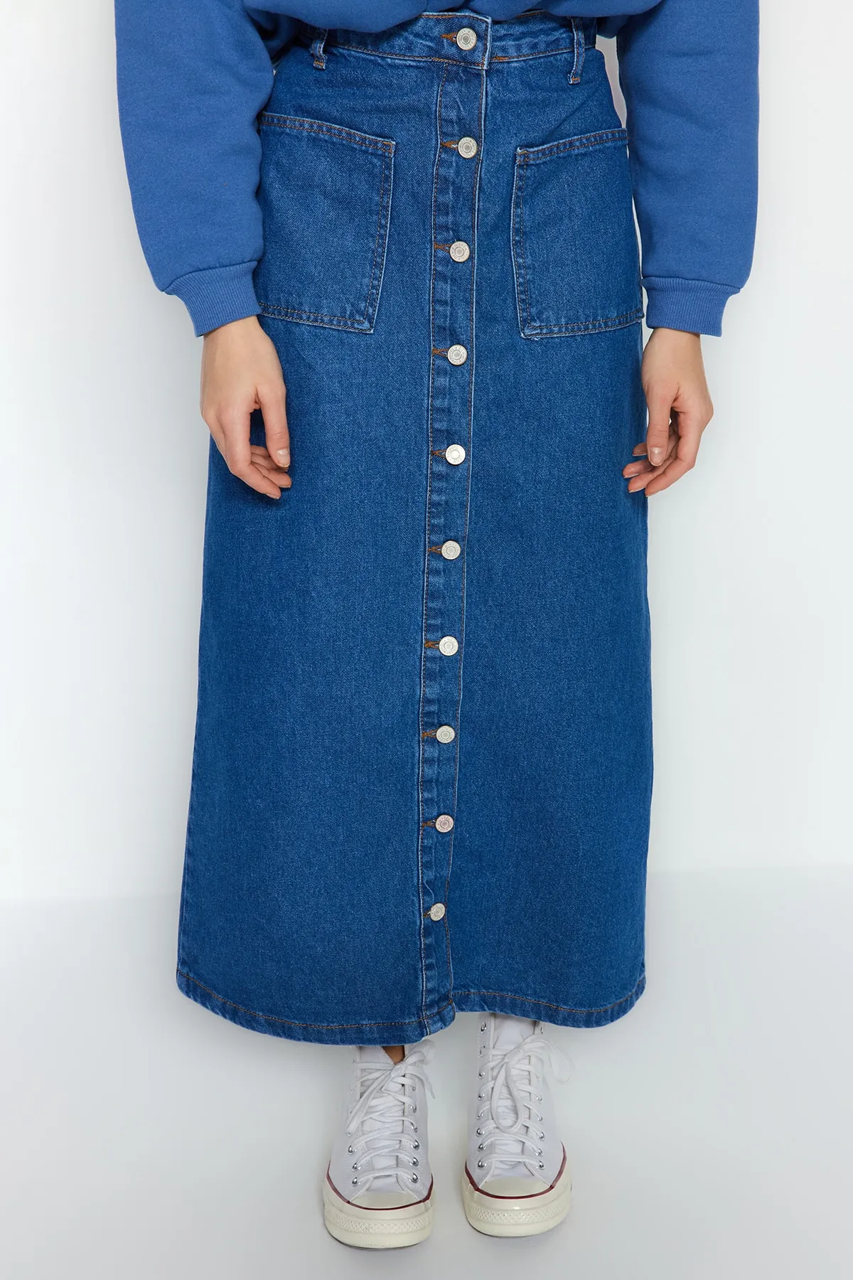 Trendyol Collection  Dunkler Indigo-Jeansrock aus Denim mit doppelter Tasche und hoher Taille TCTSS23EE00002