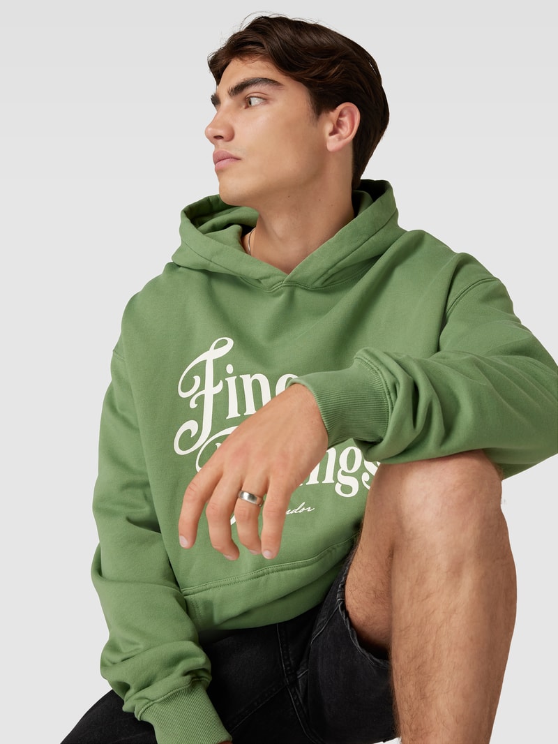 Oversized Hoodie mit Statement-Print Modell 'Kirk' in olivgrün