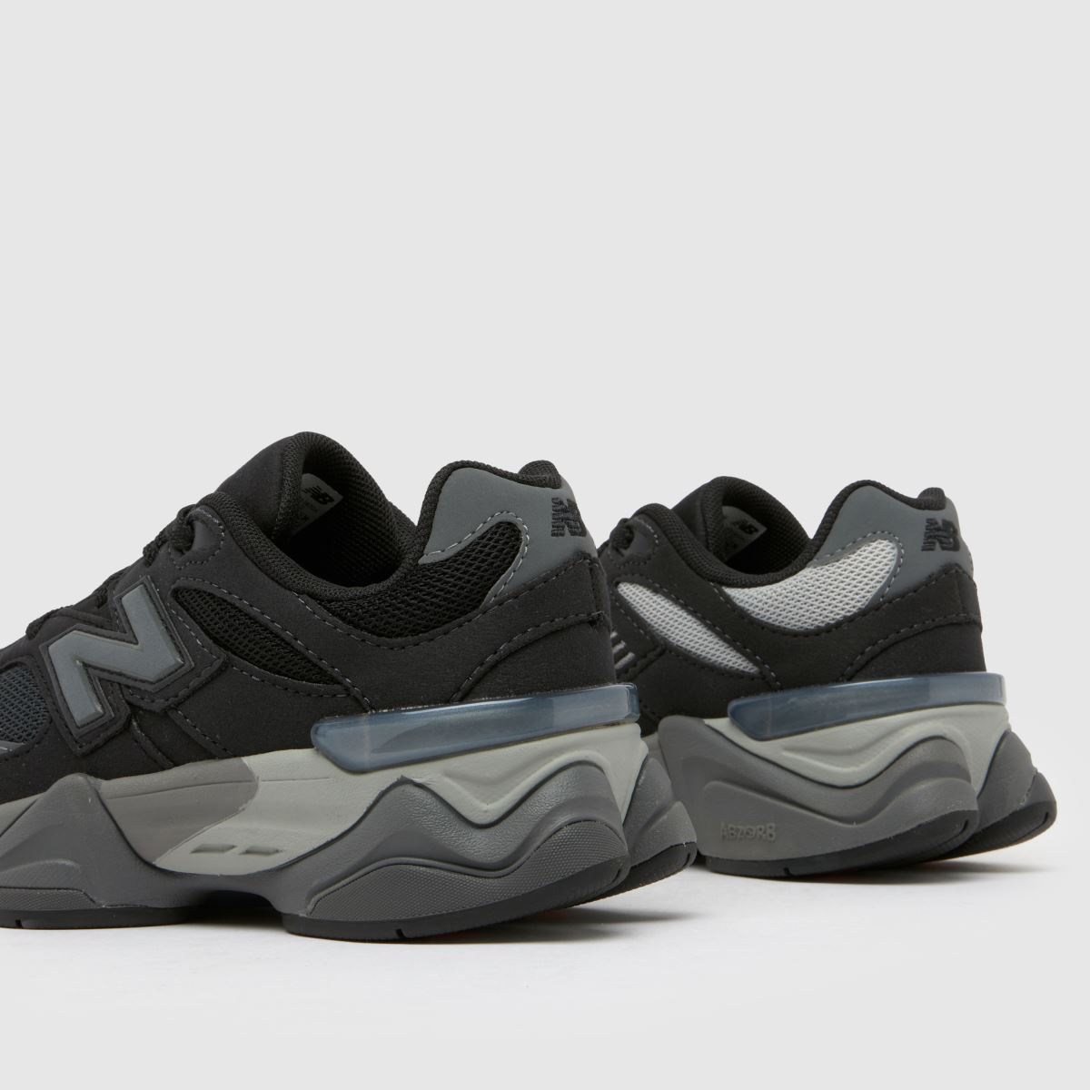 New Balance fekete és szürke 9060 junior cipő
