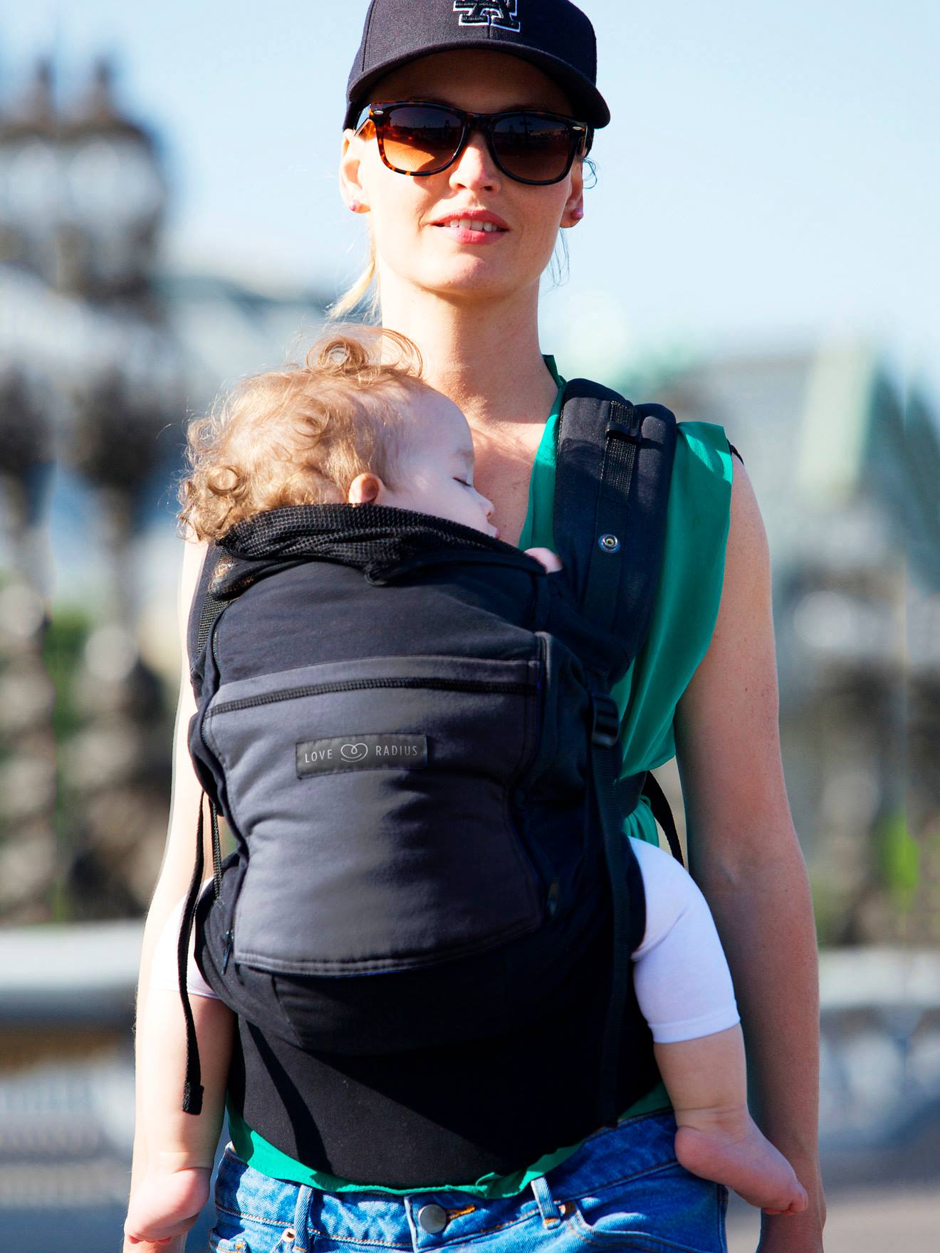 Set: Babytrage PhysioCarrier 2 mit Zubehör LOVE RADIUS by JPMBB - schwarz/anthrazit