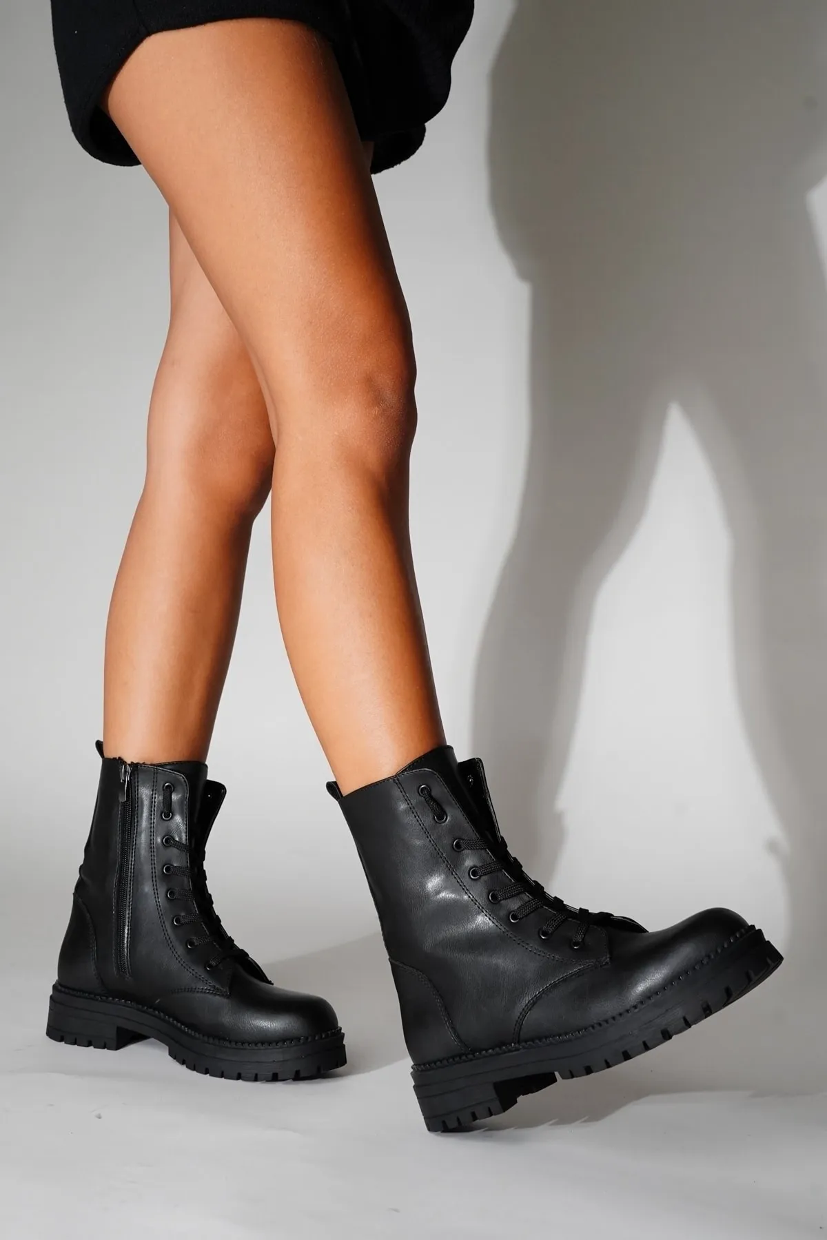 LuviShoes  Singa Black Skin Damenstiefel