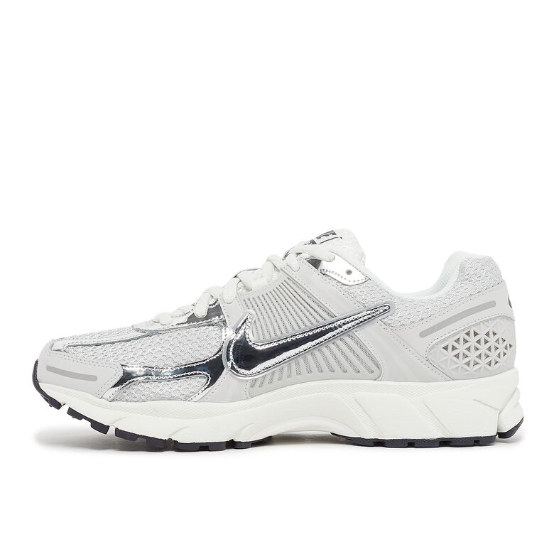 NIKE Zoom Vomero 5 