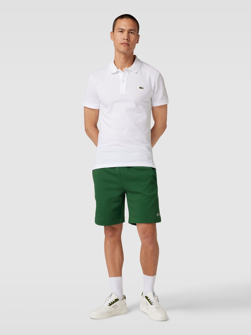 Sweatshorts mit Label-Applikation in grün