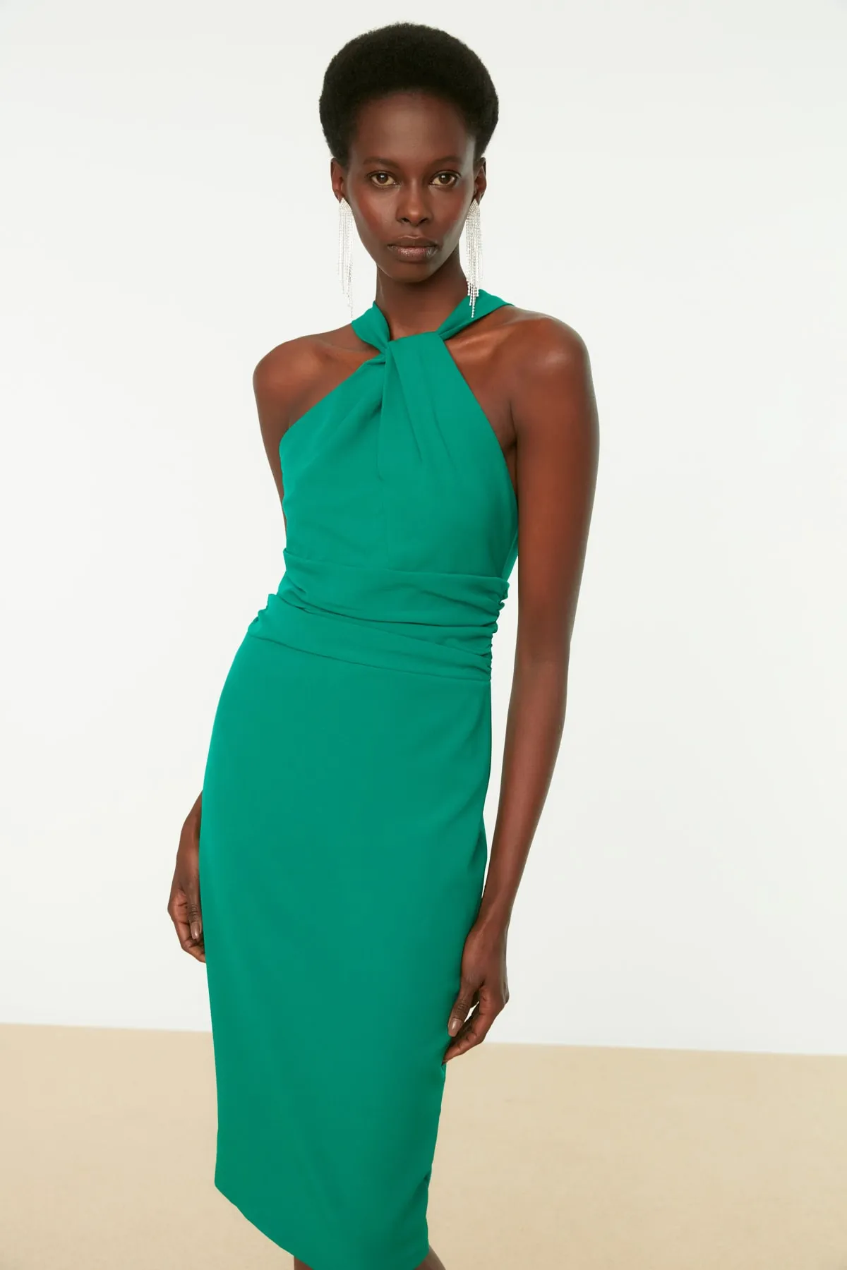 Trendyol Collection  Abendkleid mit smaragdgrünem Kragen und detailliertem Kragen TPRSS21EL1492