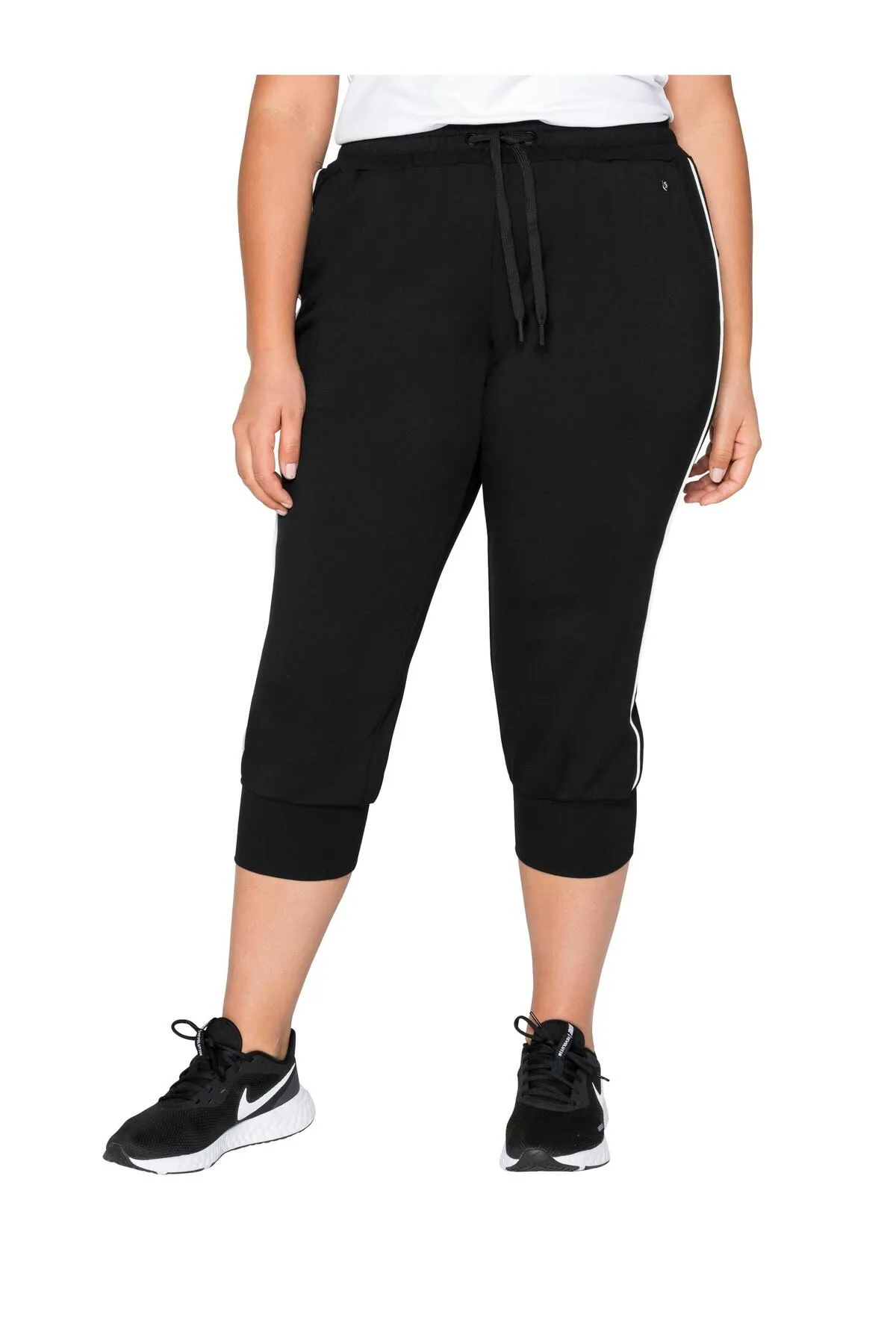 Sheego  Kurze Sporthose - Schwarz - Mittlerer Bund
