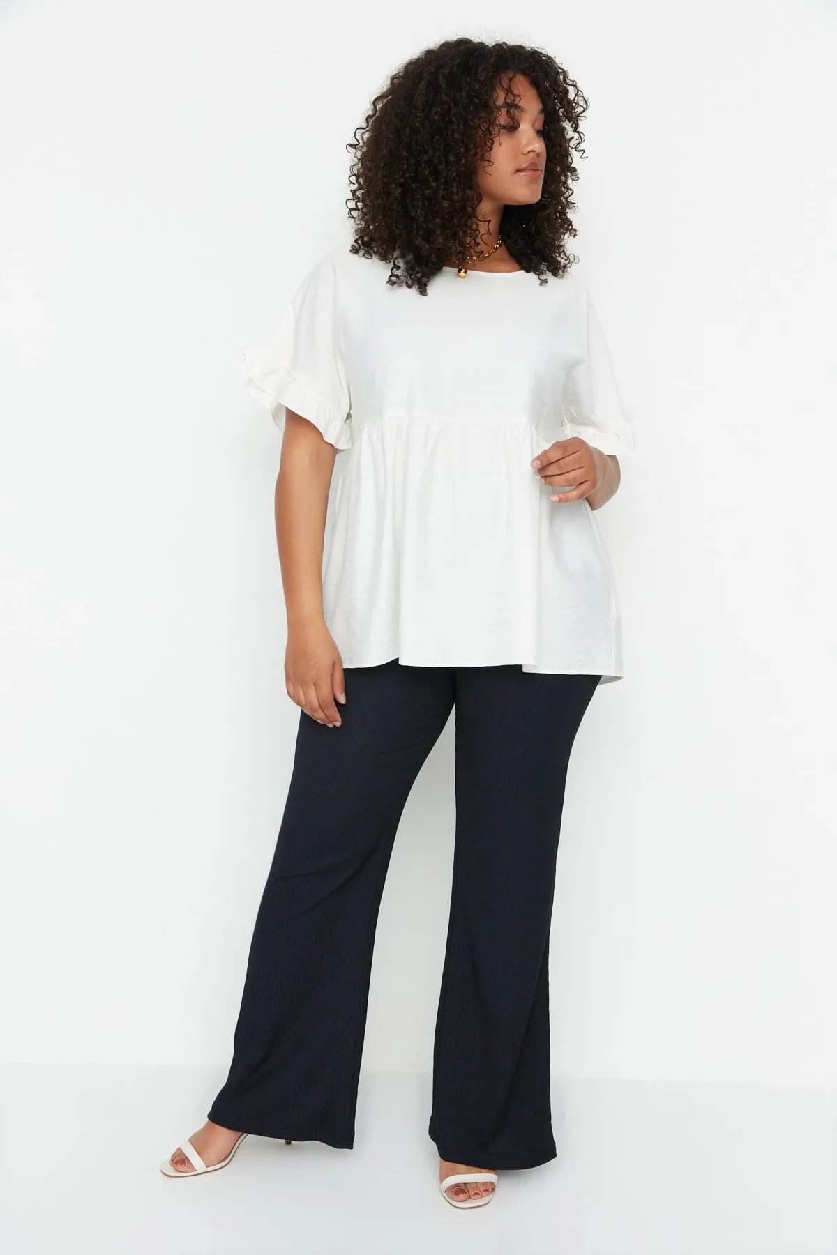 Trendyol Curve  Marineblaue Strickhose mit hohem Bund und spanischen Beinen TBSSS22PL0416