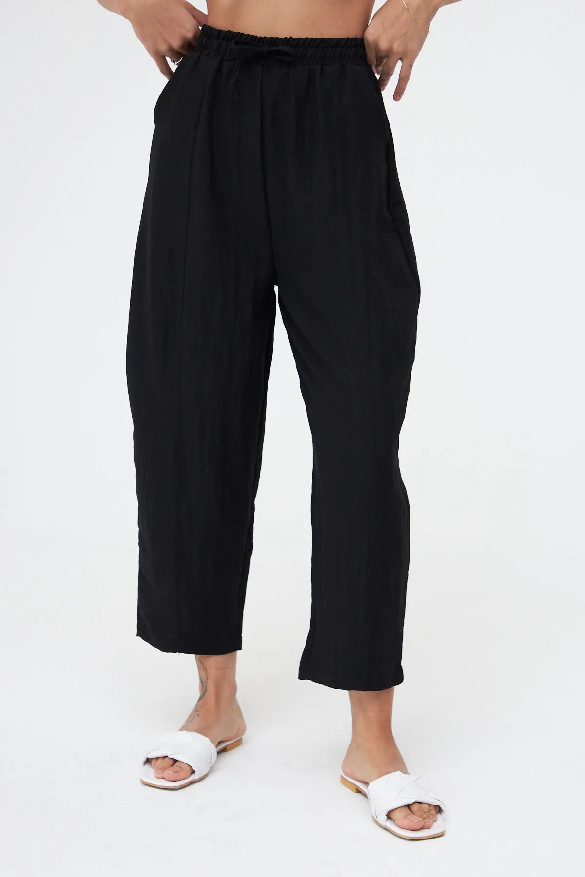 Laluvia  Schwarze Ayrobin Shalwar-Hose mit Taschen