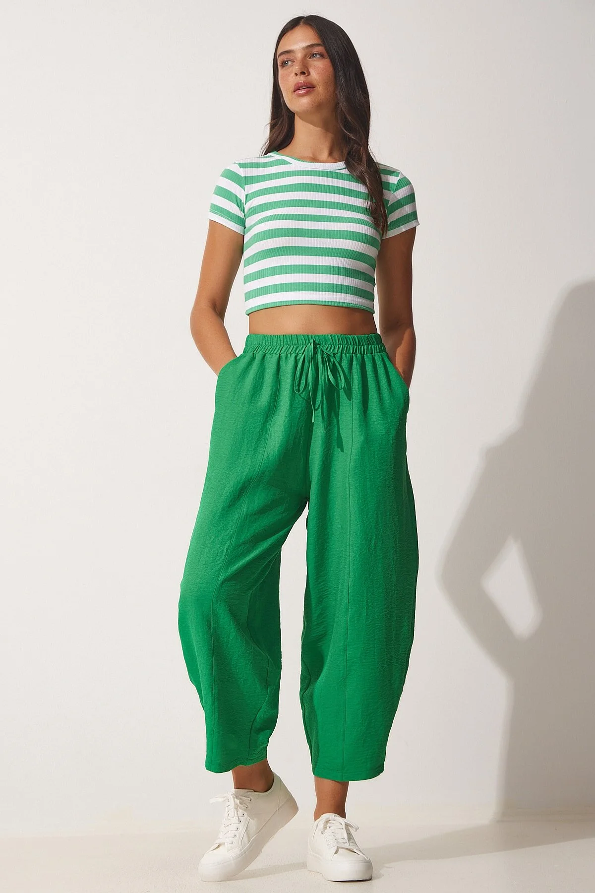Happiness İstanbul  Grüne Ayrobin Shalwar-Hose mit Taschen für Damen OH00046
