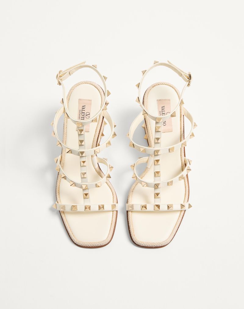 Rockstud kilehæl i kalveskind med kornet broderi 80 mm