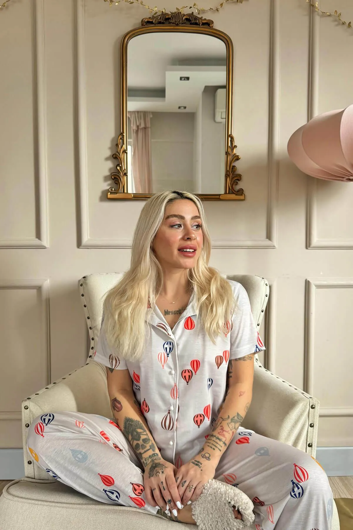 Pijamaevi  Kurzärmliges Pyjama-Set für Damen mit Ballonmuster und Knopfleiste vorne