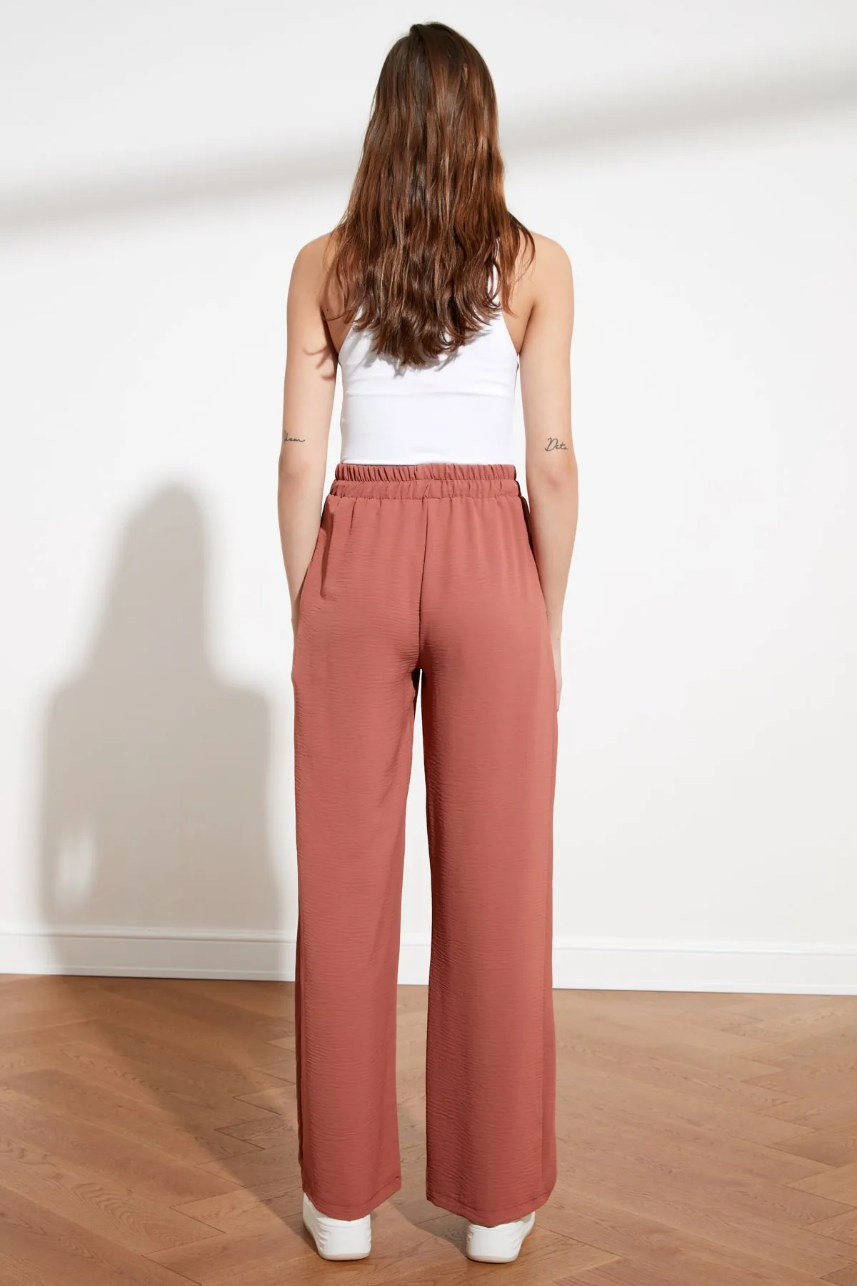 Trendyol Collection  Dusty Rose Webhose mit weitem Bein TWOSS21PL0248