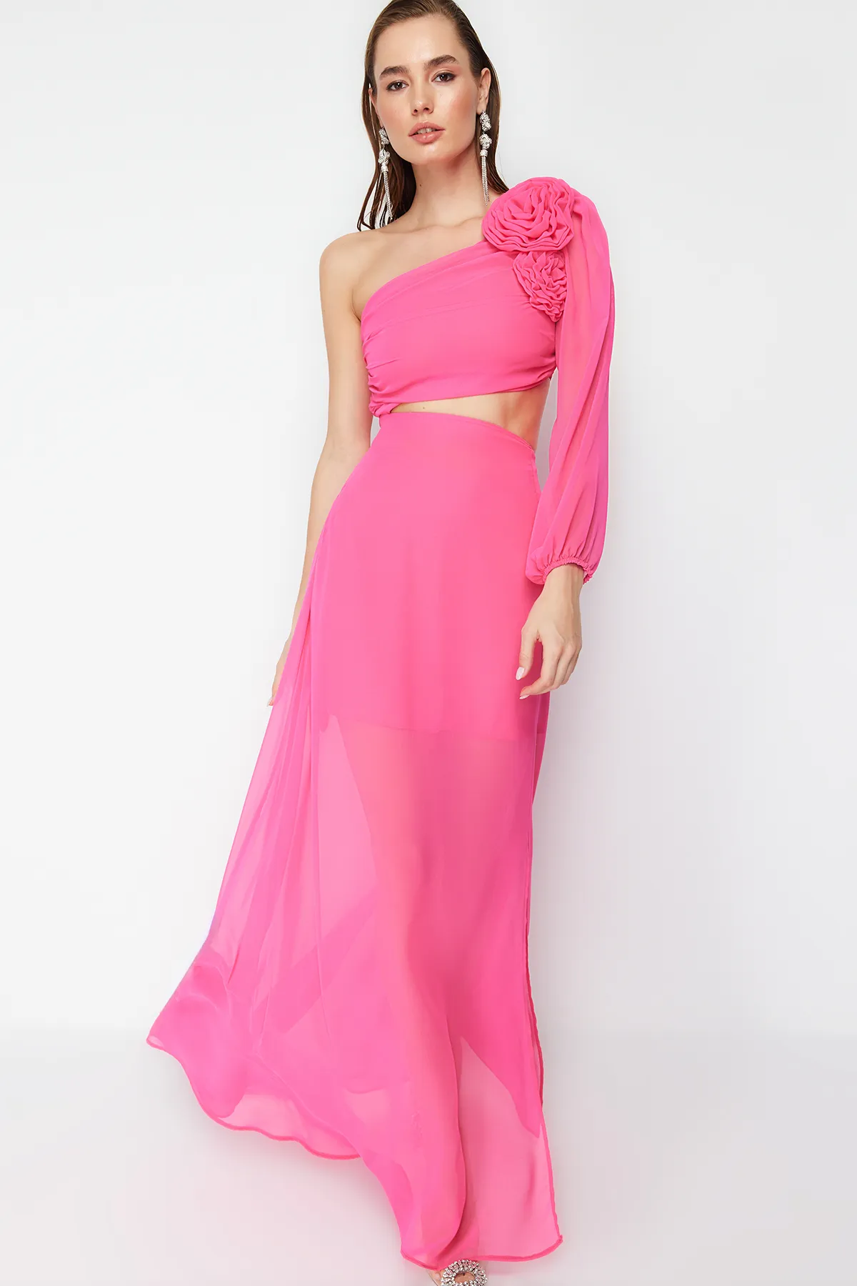 Trendyol Collection  Langes Abendkleid aus Chiffon mit Farbverlauf in Fuchsia mit gefüttertem Fenster/Ausschnitt und Ausschnitt TPRSS23AE00077