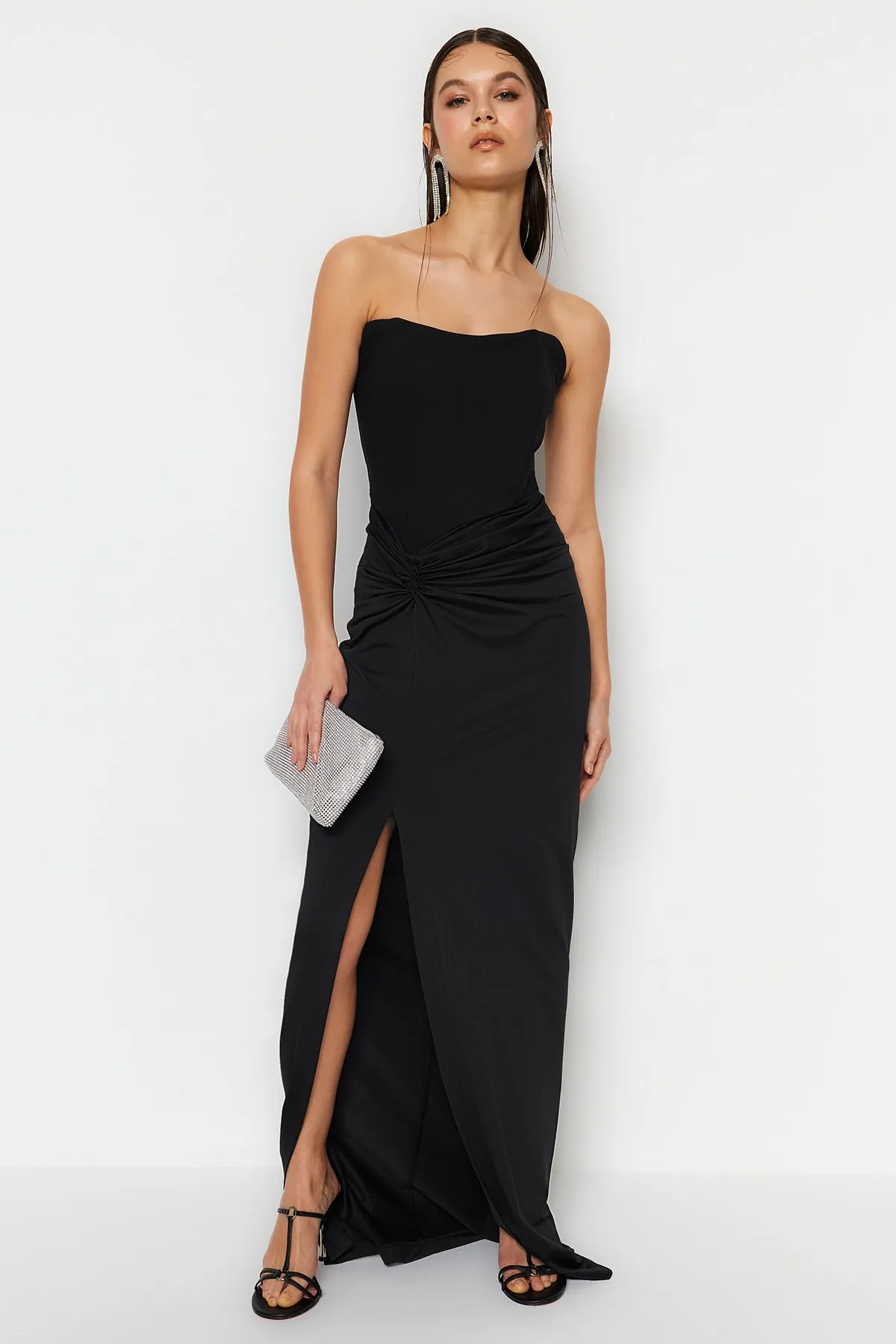 Trendyol Collection  Schwarzes, gefüttertes, gestricktes, langes Abendkleid mit Korsettdetail TPRSS23AE00167