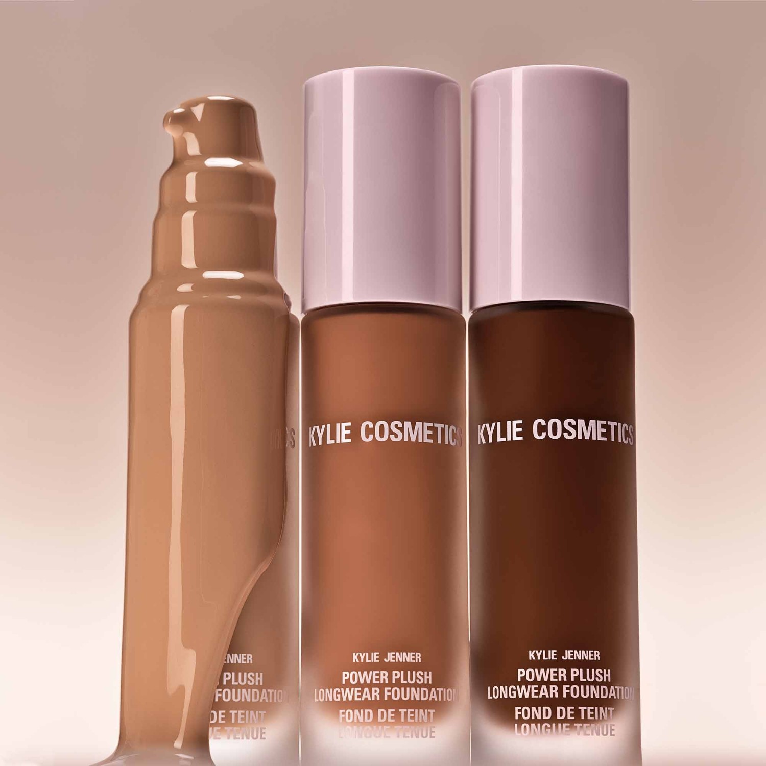 KYLIE COSMETICS Power Plüss Hosszúruházat