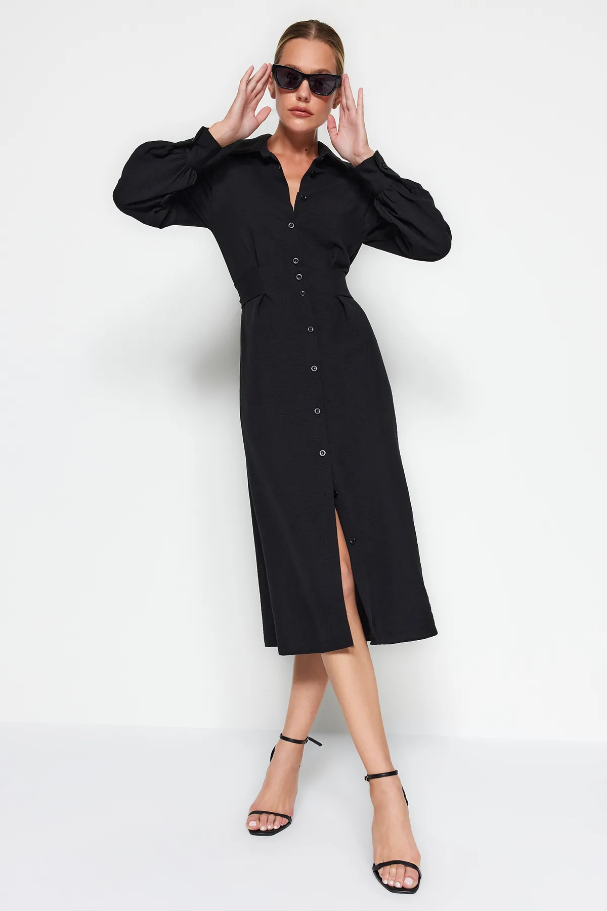 Trendyol Collection  Schwarzes, geknöpftes, gewebtes Kleid zum Binden am Rücken TWOAW24EL00367