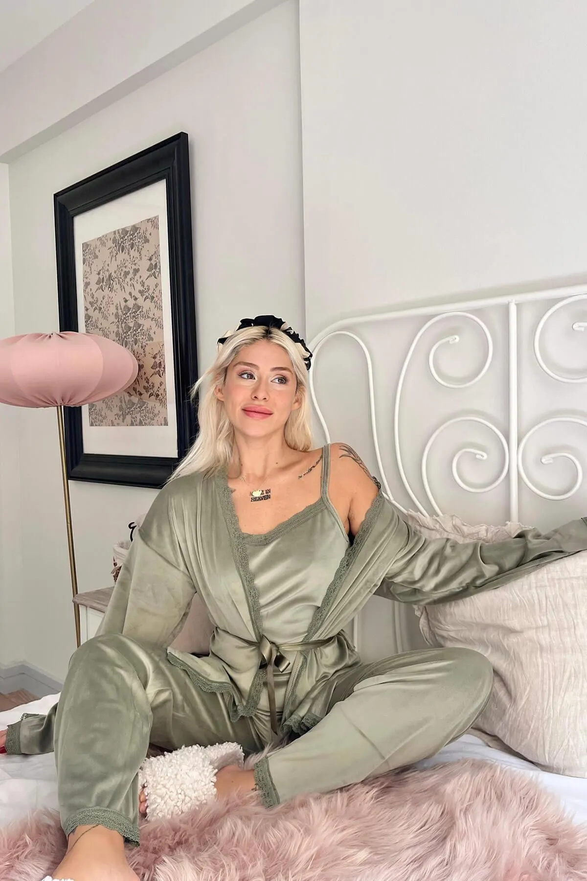 Pijamaevi  Green Gage Exklusives Damen-Pyjama-Set aus Samt mit Bademantel