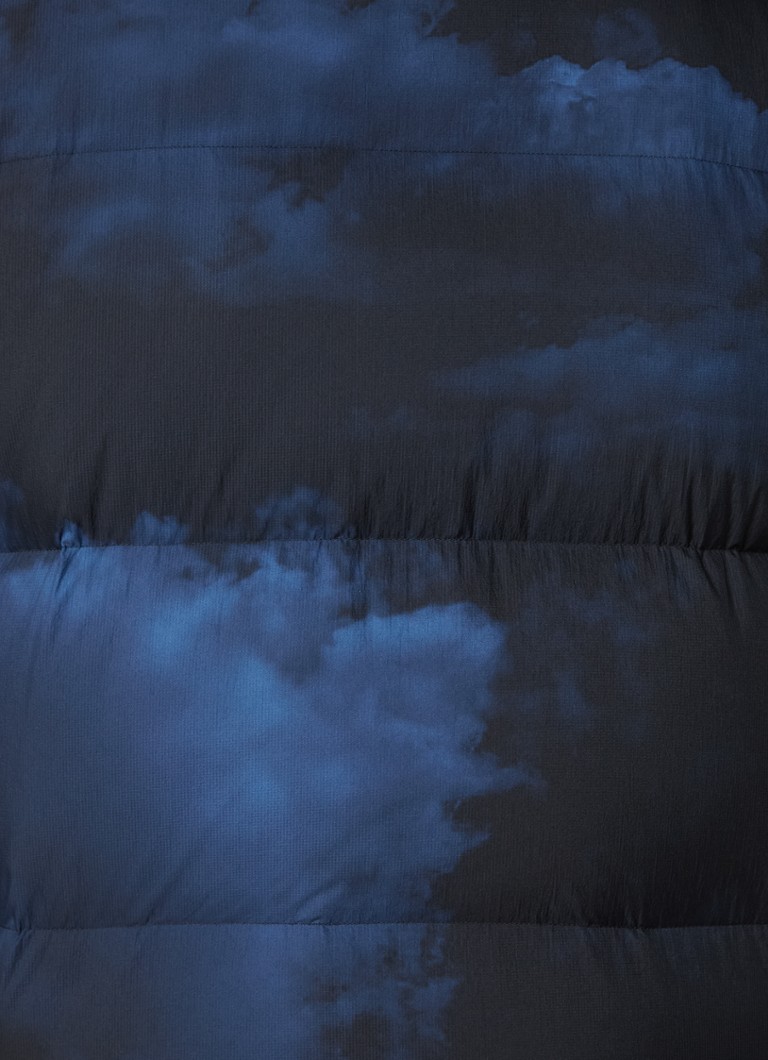 Jachetă matlasată OLAF Cloud cu imprimeu și glugă pliabilă.