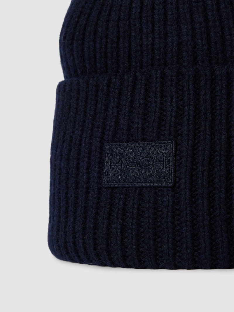 Beanie mit Label-Patch Modell 'Kara' in marineblau