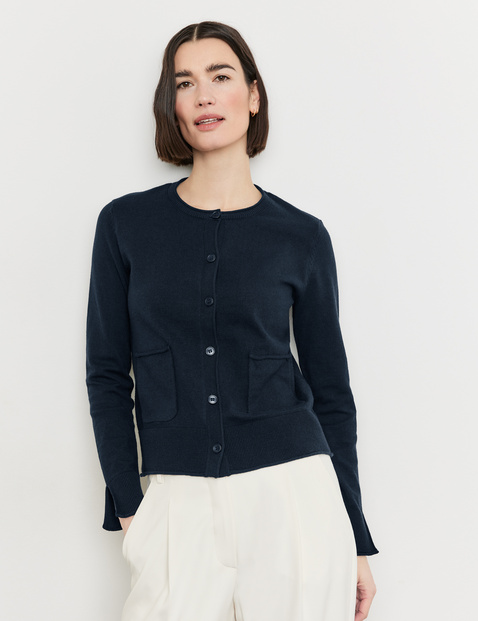 Strickjacke mit geschlitzten Ärmeln
