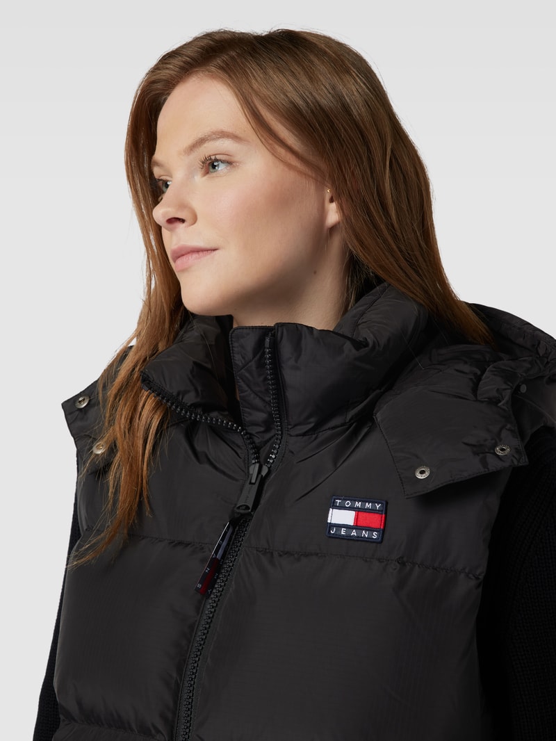 Steppweste mit Label-Patch Modell 'ALASKA' in schwarz