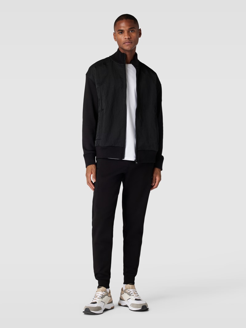 Comfort Fit Jogpants mit elastischem Bund in schwarz