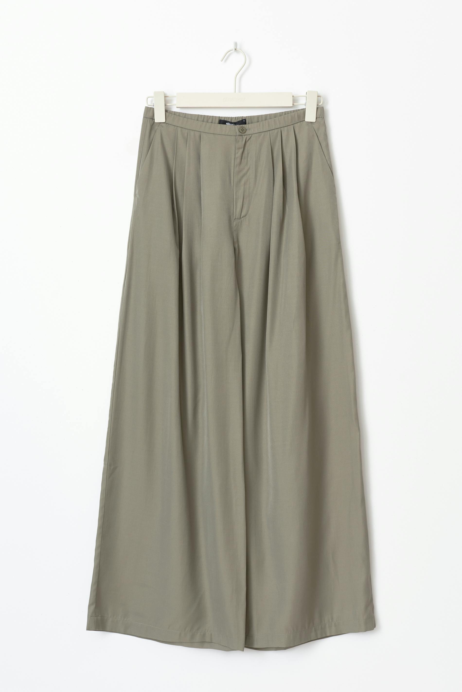 Fluid wide trousers
