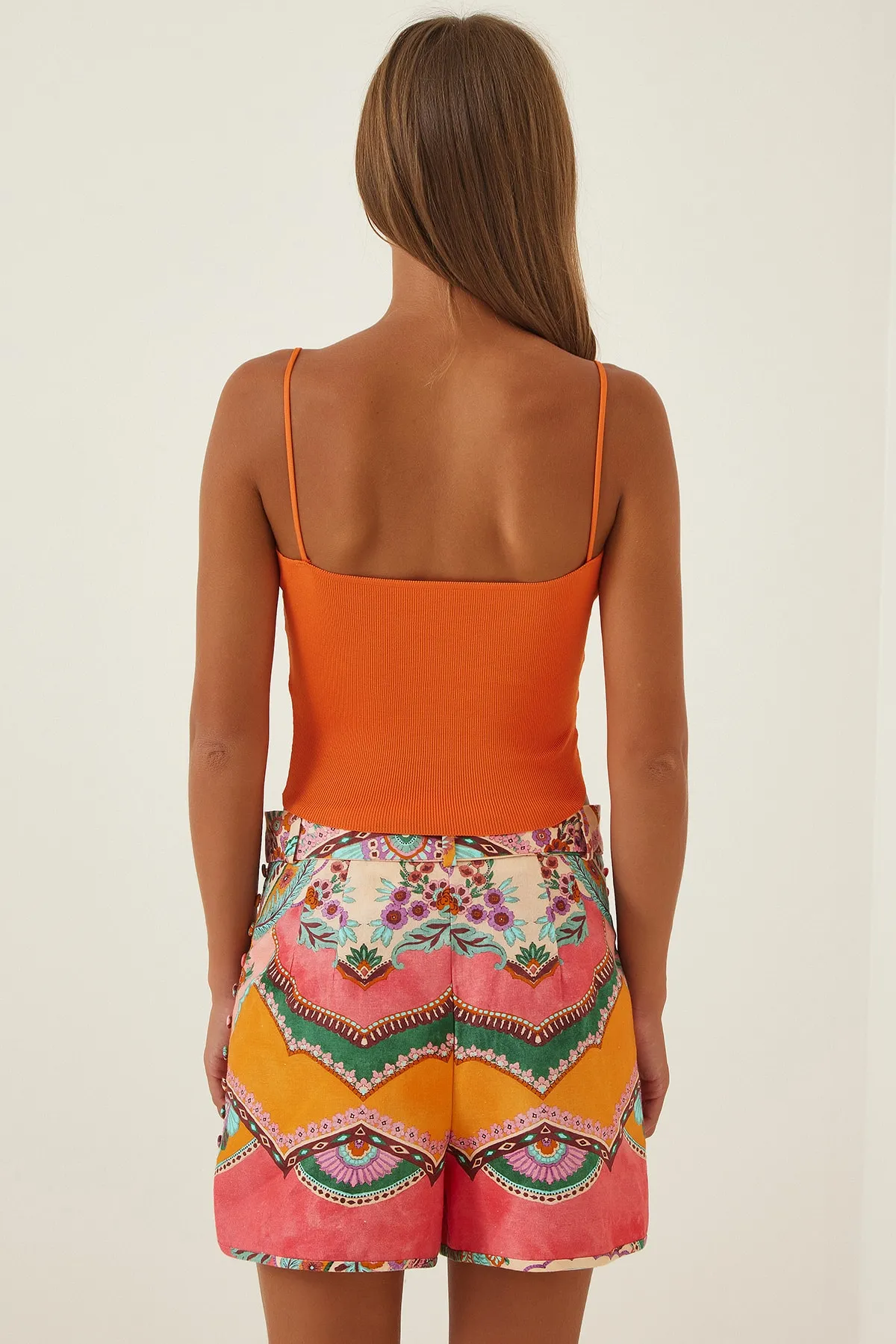 Happiness İstanbul  Orangefarbene kurze Strickbluse mit Seilträgern für Damen MT00095