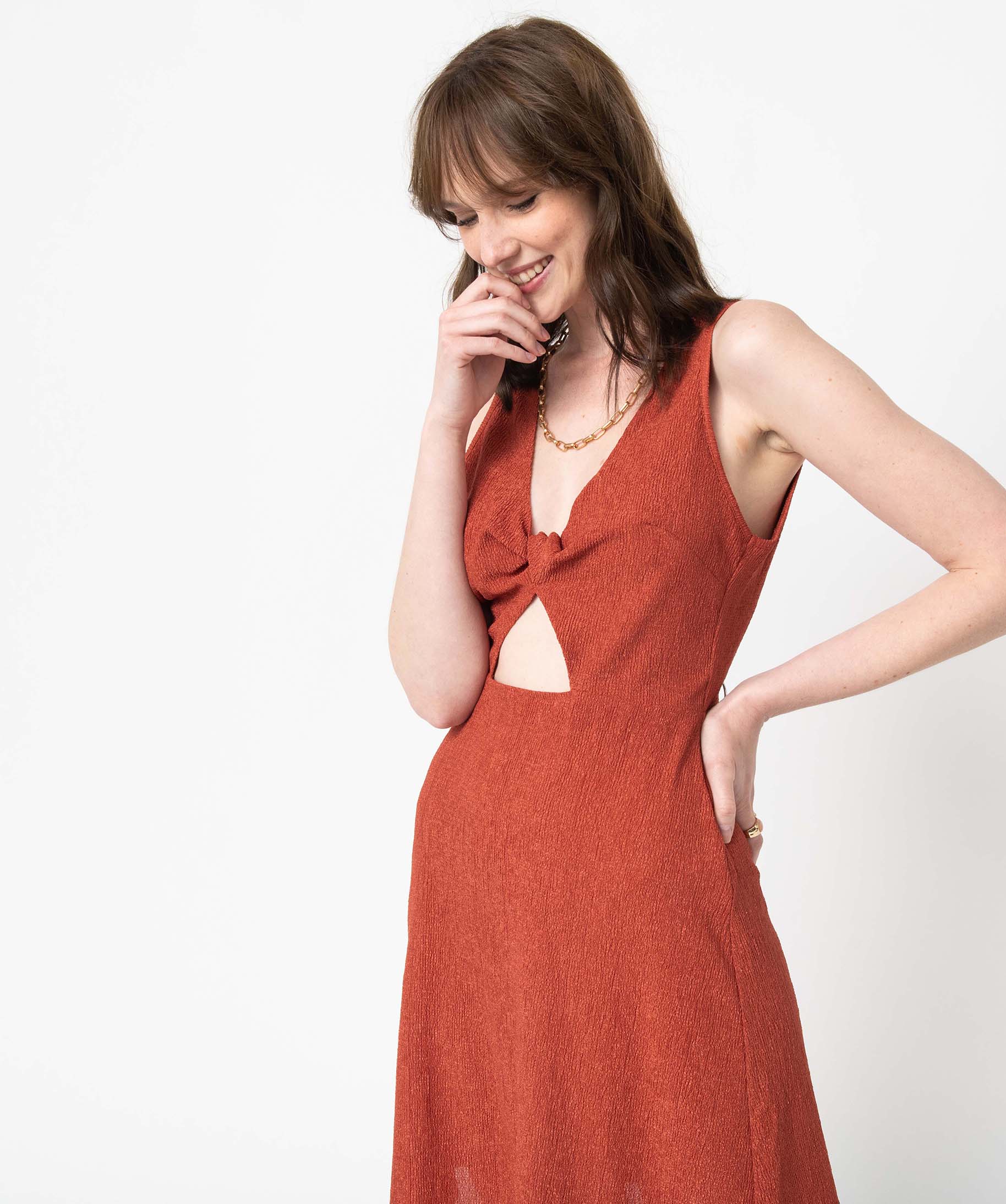 Robe femme en maille texturée ouverte sur l’avant orange clair | GEMO