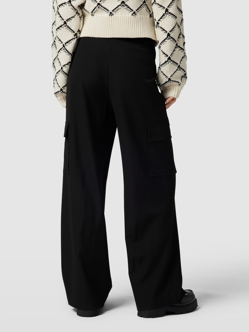 Cargohose mit Eingrifftaschen in schwarz