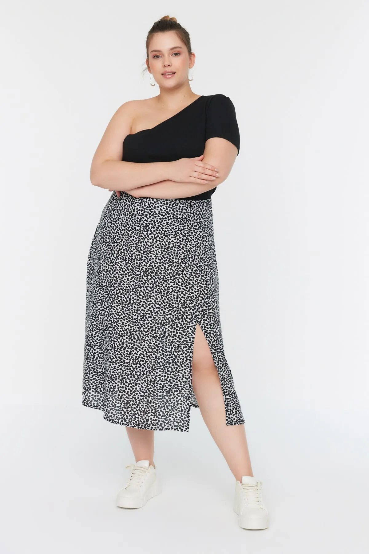 Trendyol Curve  Schwarzer Rock aus gewebter Viskose mit Schlitz TBBSS22AZ0001