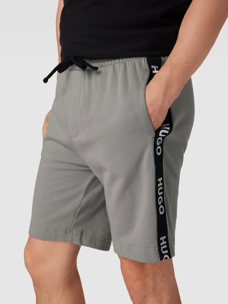Sweatshorts mit Logo-Details Modell 'Sporty' in mittelgrau