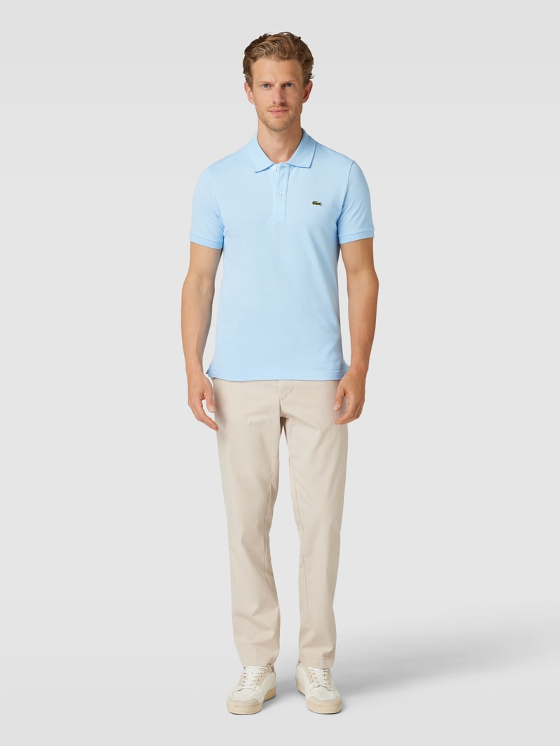 Poloshirt mit Logo-Stitching in hellblau