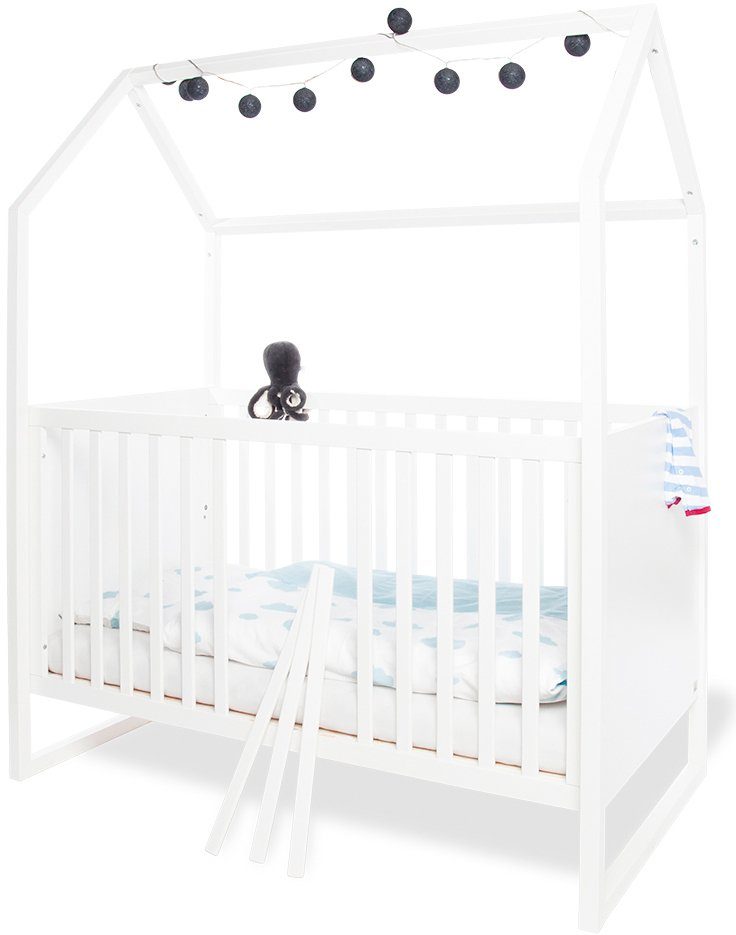 Pinolino® Babyzimmer-Komplettset Hilda & Riva, (Set, 4-St., Hausbett, Wickelkommode, Kleiderschrank, Wandregal), breit; Hausbett, Wickelkommode breit, 2-trg. Kleiderschrank & Wandrgal